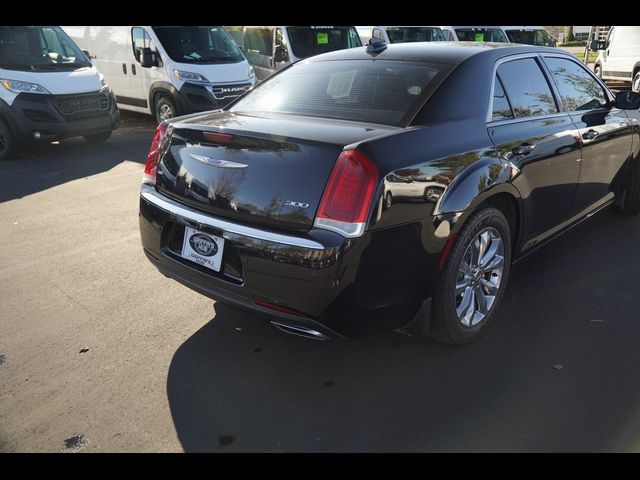 2018 Chrysler 300 Touring