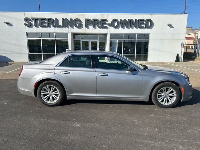 2018 Chrysler 300 Touring L