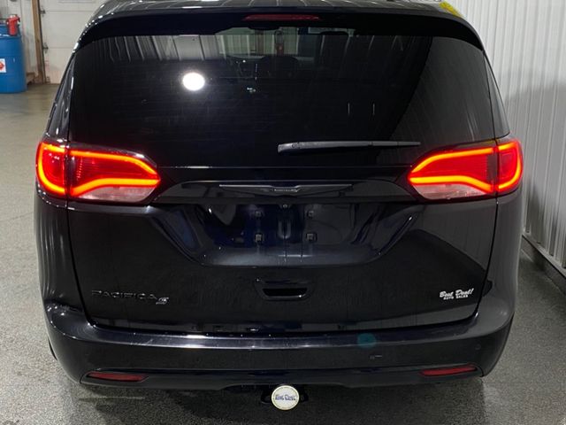 2018 Chrysler Pacifica Touring-L