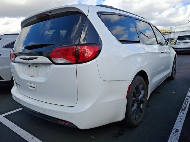 2018 Chrysler Pacifica Touring-L