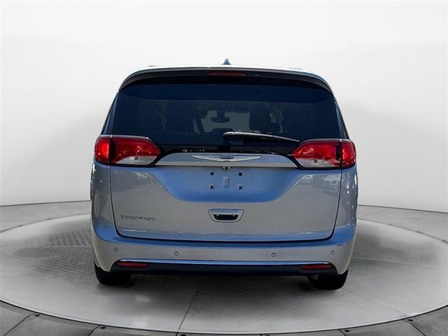 2018 Chrysler Pacifica Touring-L