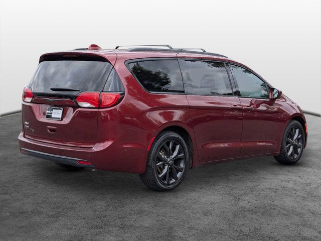 2018 Chrysler Pacifica Touring-L