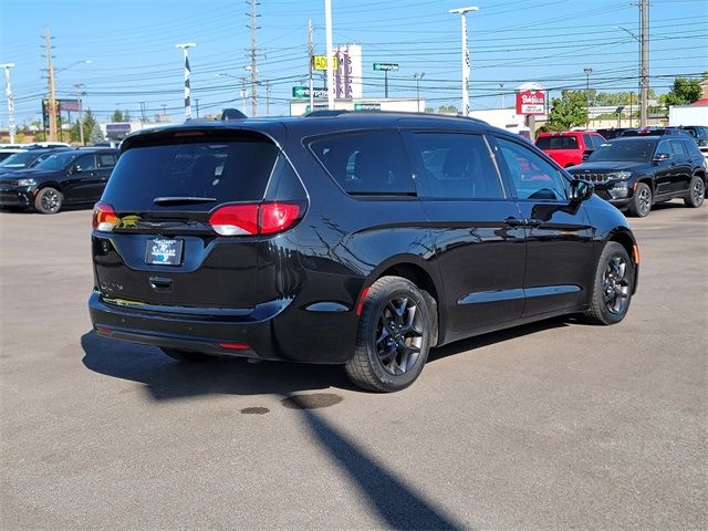 2018 Chrysler Pacifica Touring-L