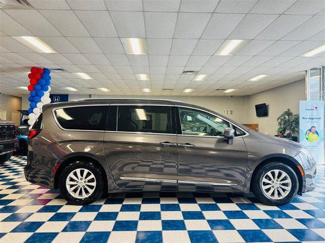 2018 Chrysler Pacifica Touring-L