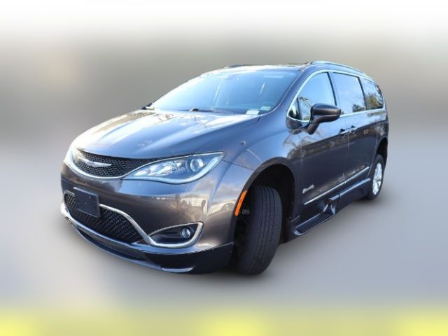 2018 Chrysler Pacifica Touring-L