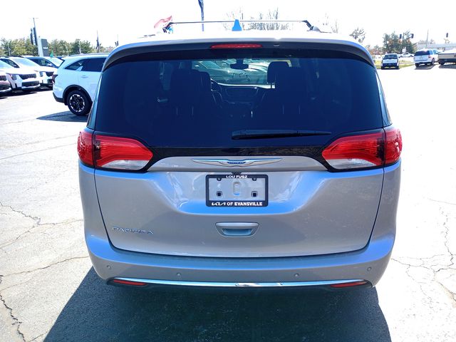 2018 Chrysler Pacifica Touring-L