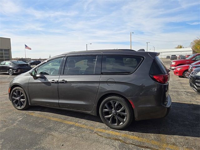 2018 Chrysler Pacifica Touring-L