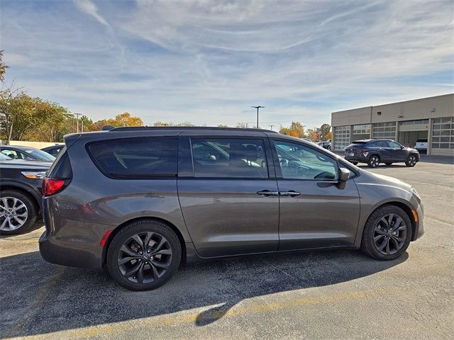 2018 Chrysler Pacifica Touring-L