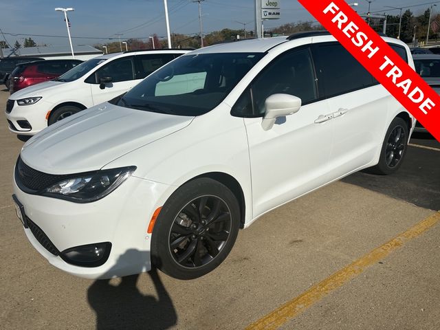 2018 Chrysler Pacifica Touring-L