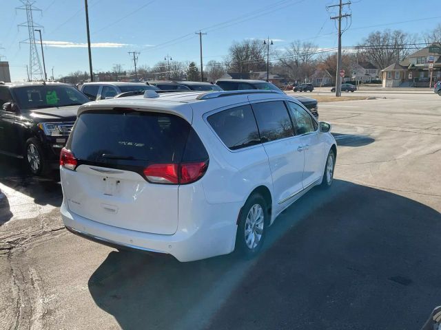 2018 Chrysler Pacifica Touring-L