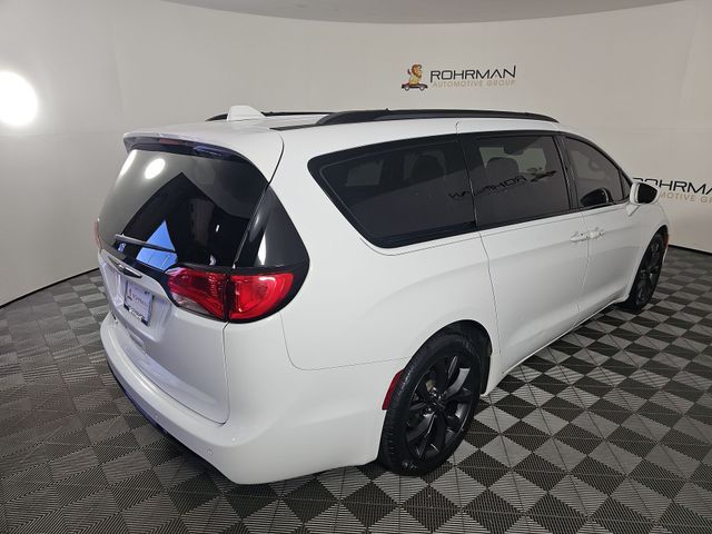 2018 Chrysler Pacifica Touring-L Plus