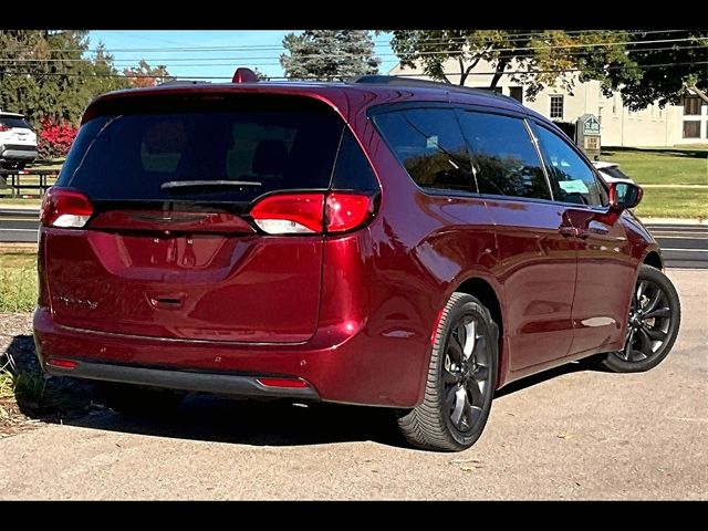 2018 Chrysler Pacifica Touring-L Plus