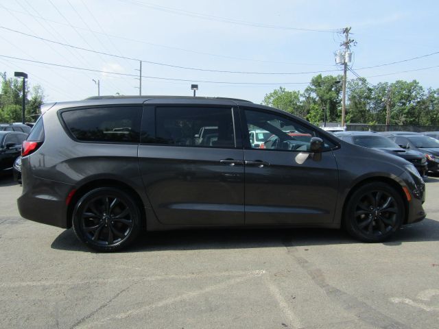 2018 Chrysler Pacifica Touring-L Plus