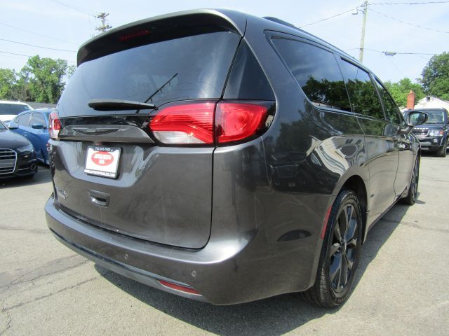 2018 Chrysler Pacifica Touring-L Plus