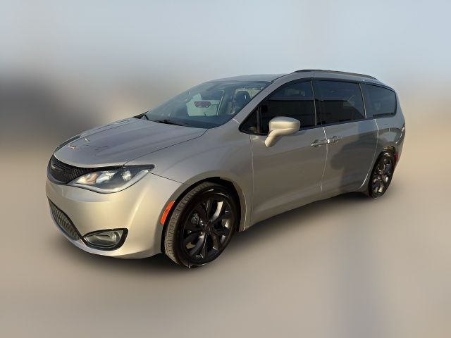 2018 Chrysler Pacifica Touring-L Plus