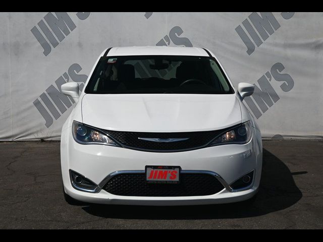 Used 2018 White Chrysler Pacifica Minivan For Sale Near Me Auto