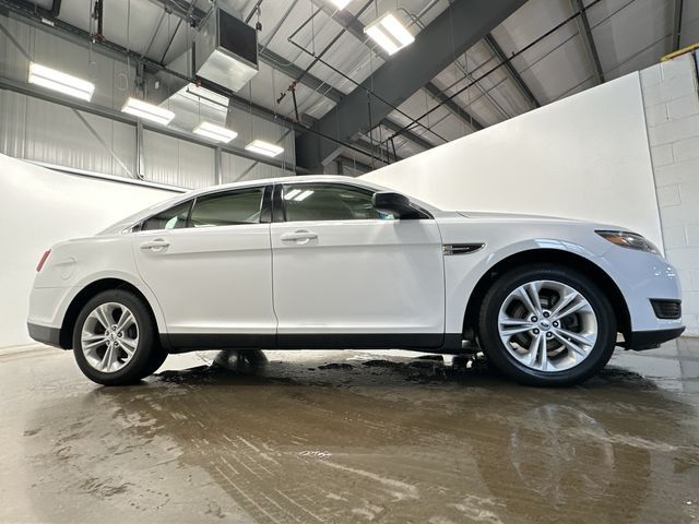 2018 Ford Taurus SE