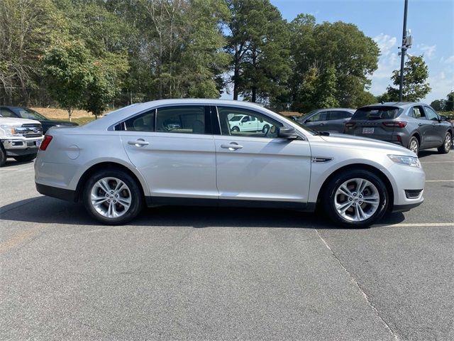 2018 Ford Taurus SE