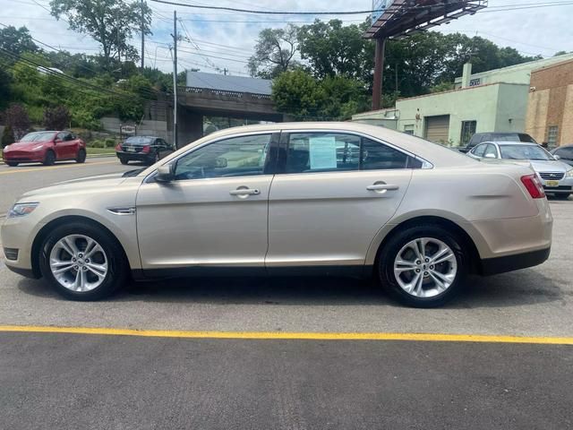 2018 Ford Taurus SEL