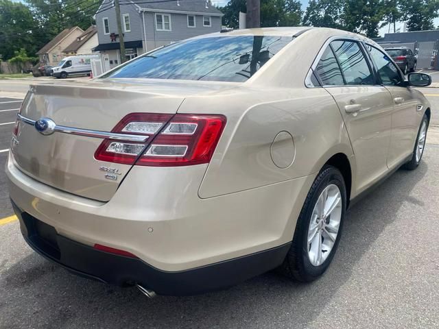 2018 Ford Taurus SEL