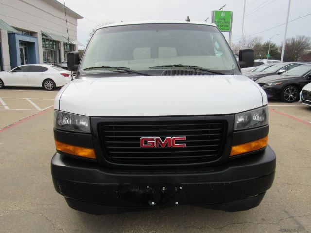 2018 GMC Savana Base