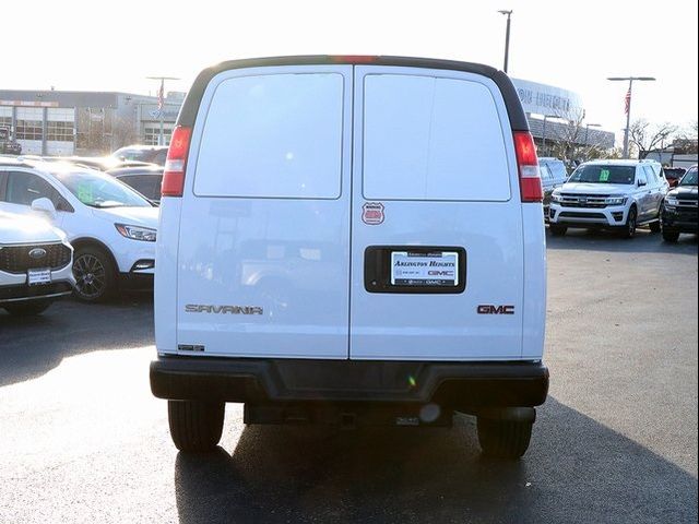 2018 GMC Savana Base