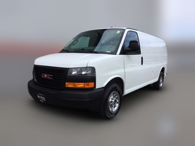 2018 GMC Savana Base