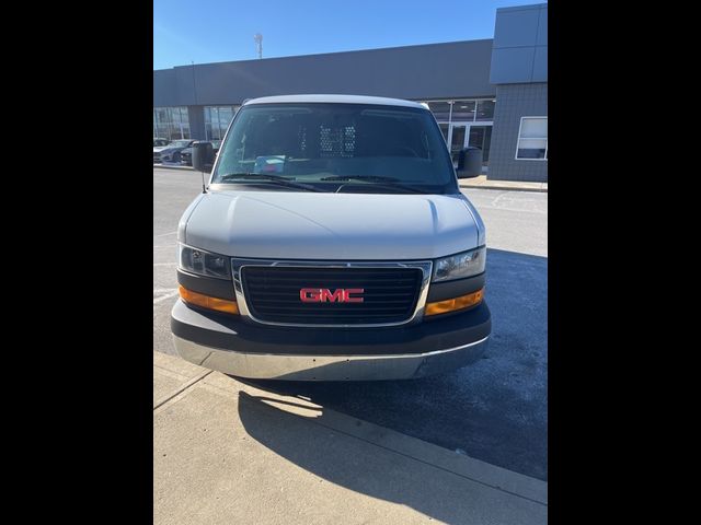 2018 GMC Savana Base