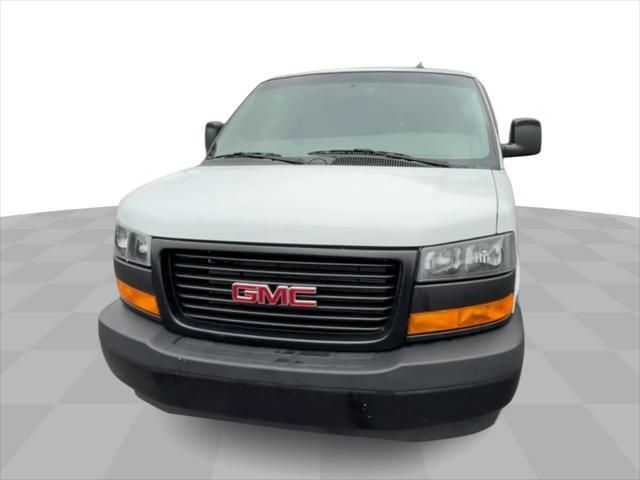 2018 GMC Savana Base