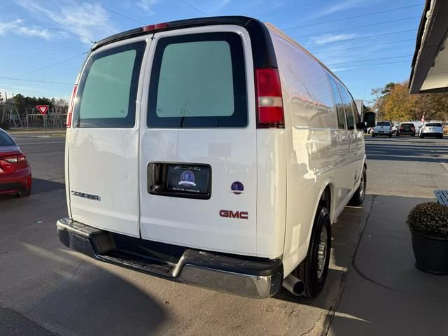 2018 GMC Savana Base