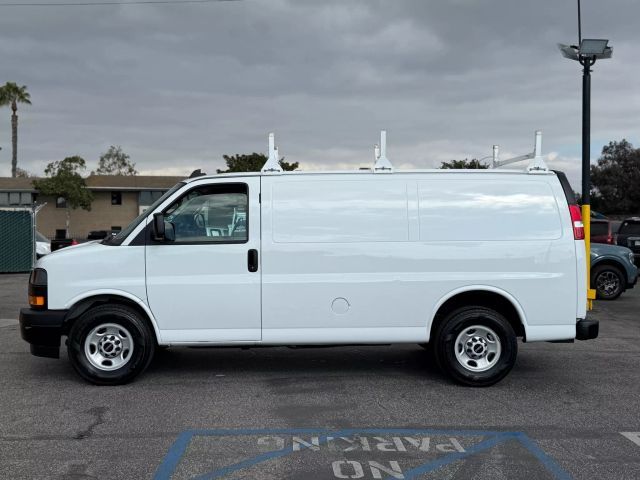 2018 GMC Savana Base