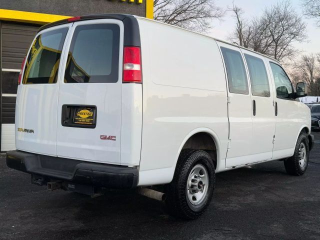 2018 GMC Savana Base