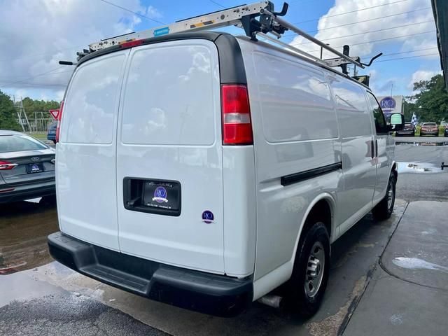 2018 GMC Savana Base