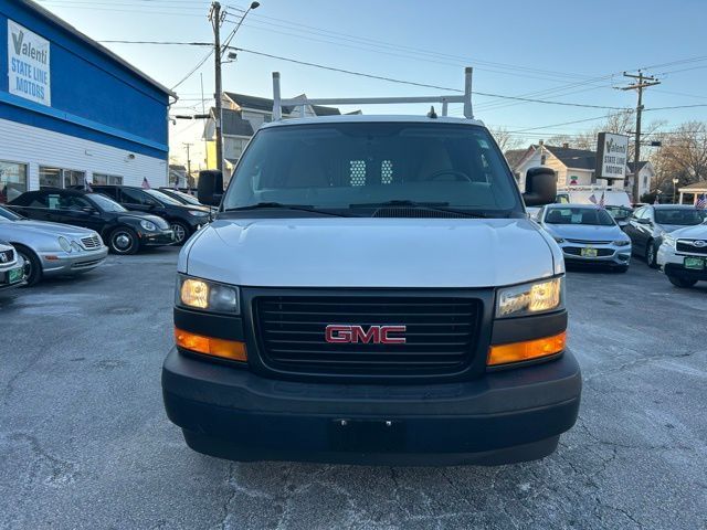 2018 GMC Savana Base