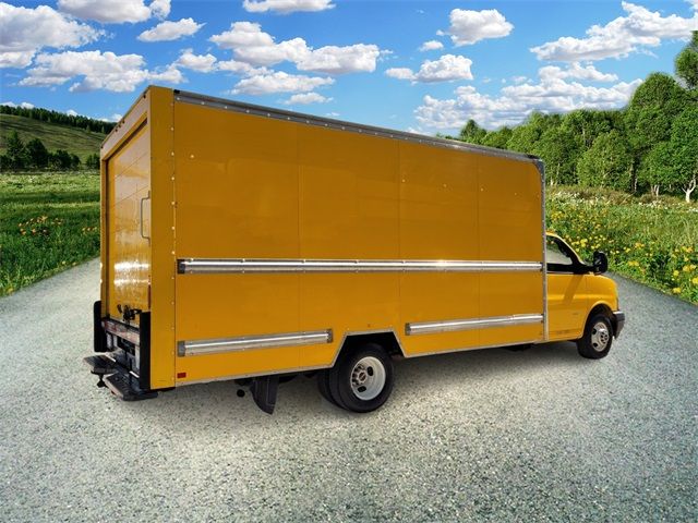 2018 GMC Savana Base