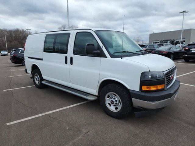 2018 GMC Savana Base