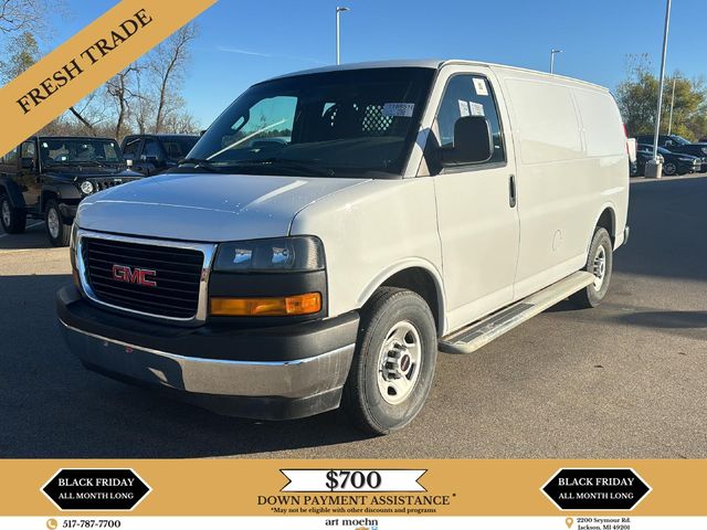 2018 GMC Savana Base