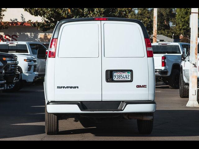 2018 GMC Savana Base