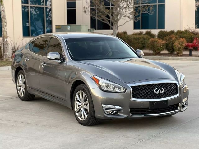 2018 INFINITI Q70 3.7 Luxe