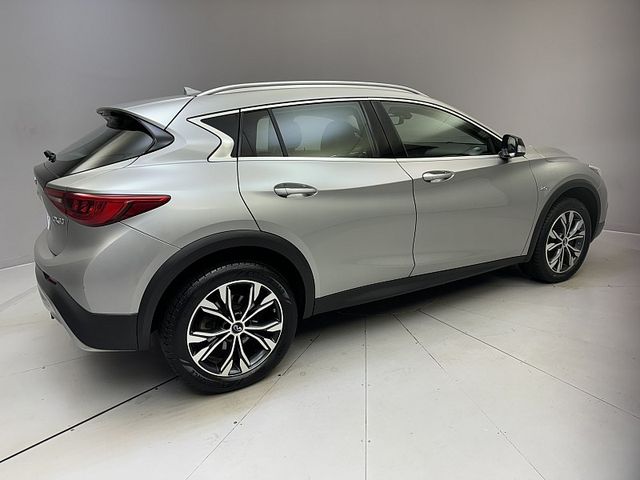 2018 INFINITI QX30 Luxury