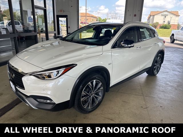 2018 INFINITI QX30 Essential