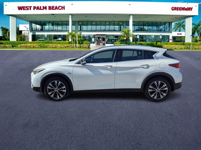 2018 INFINITI QX30 Essential