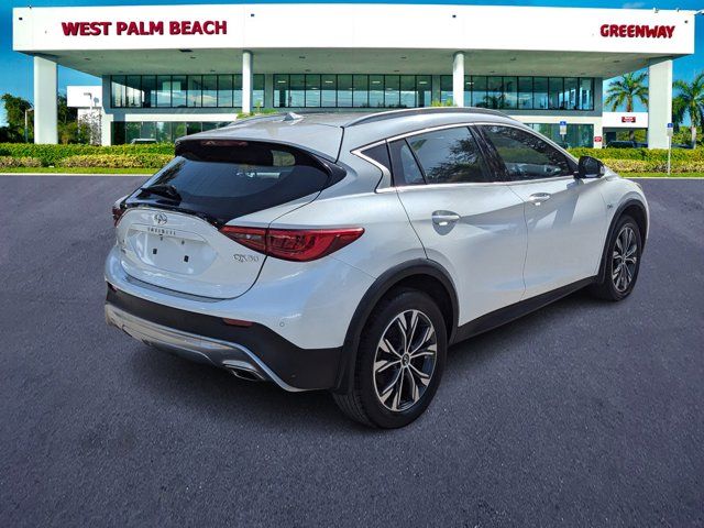 2018 INFINITI QX30 Essential