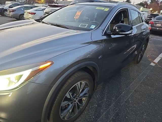 2018 INFINITI QX30 Essential