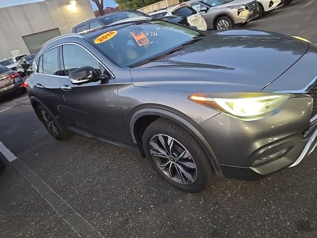 2018 INFINITI QX30 Essential