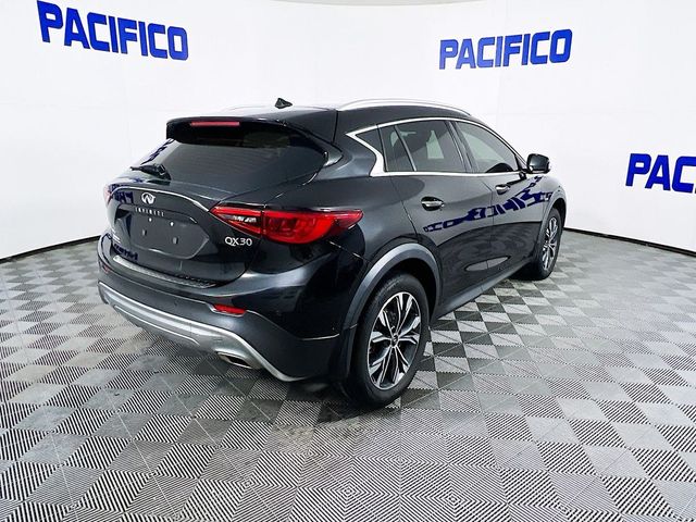 2018 INFINITI QX30 Essential