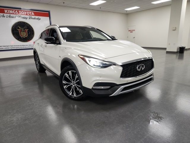 2018 INFINITI QX30 Essential