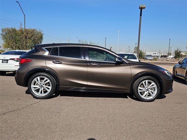 2018 INFINITI QX30 Luxury