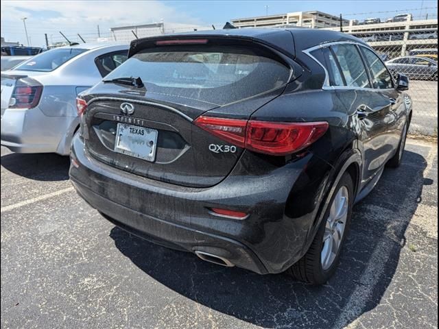 2018 INFINITI QX30 Luxury