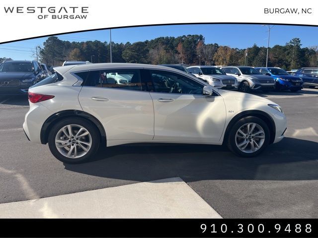 2018 INFINITI QX30 Luxury